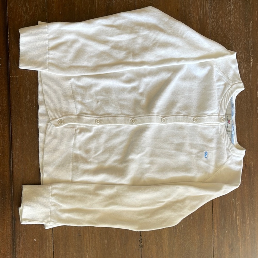 Worn twice, white Vineyard Vines cardigan. Xl/16
